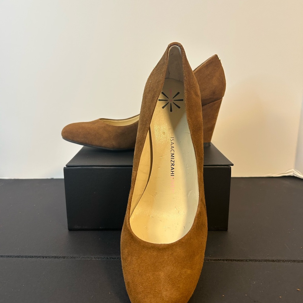 Isaac Mizrahi Women's Tan/Camel Suede Wedge Heels